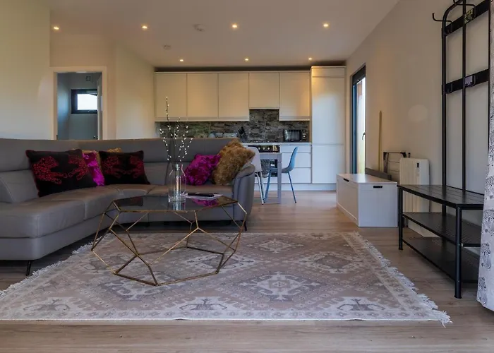 Konukevi Boyne View House Trim