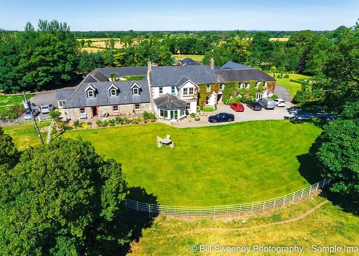 Konukevi Boyne View House Trim